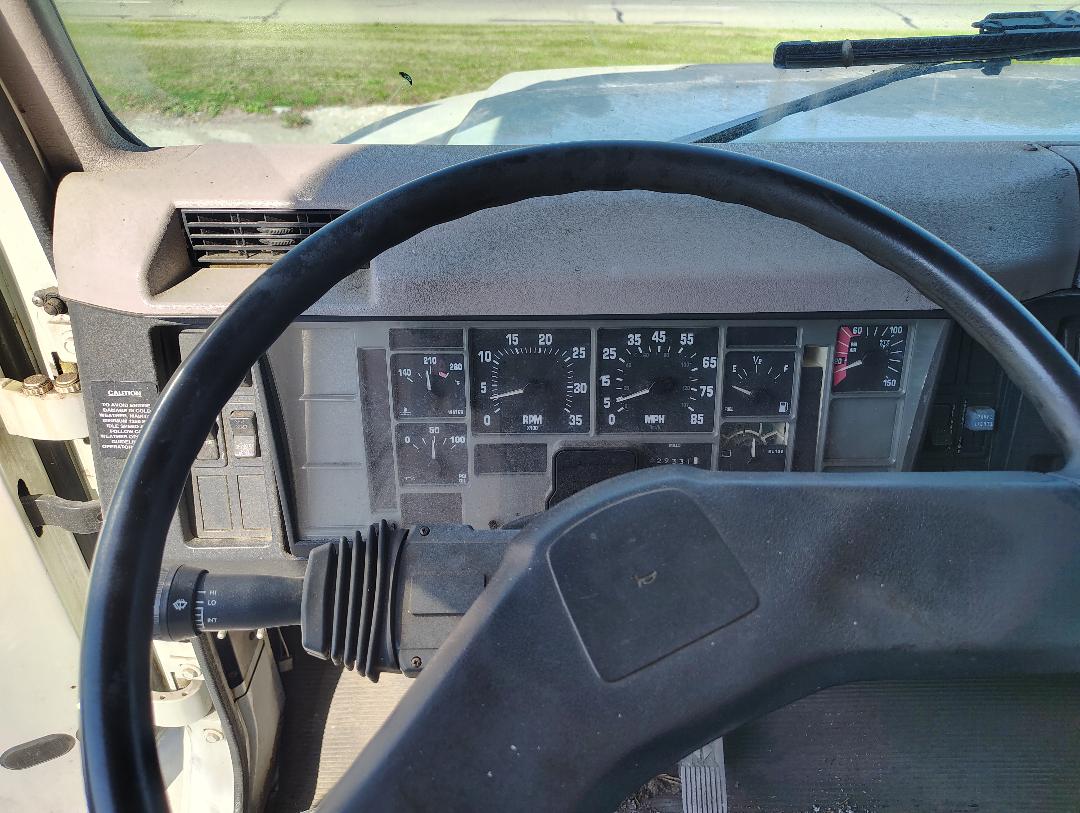 1999 INTERNATIONAL 4700 Low Profile T444E - Image 32